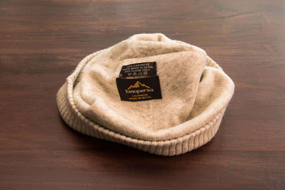 Bonnet bonnet cachemire lisse avec revers côtelé blanc gris 