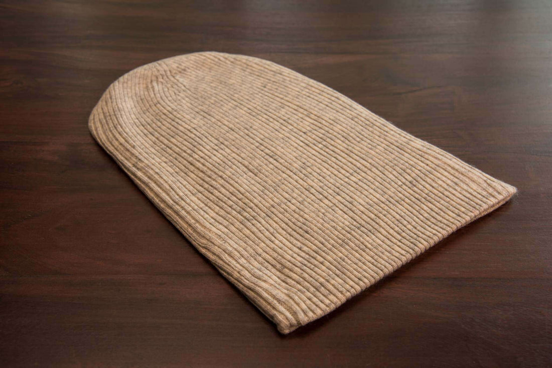 Bonnet en cachemire côtelé avec revers - blanc gris 