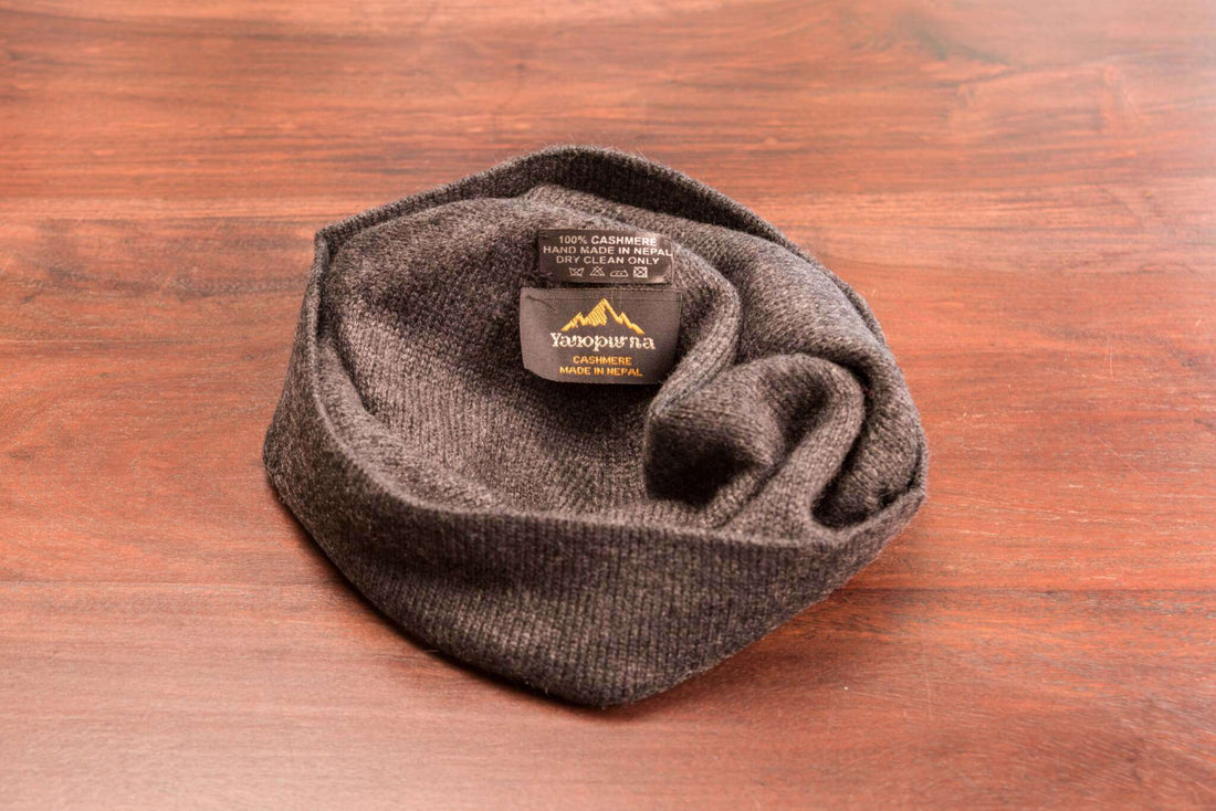 Bonnet bonnet cachemire lisse noir gris