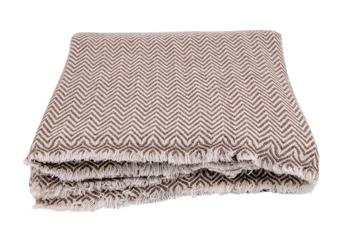 Couverture en cachemire gris-marron à gros motif chevrons